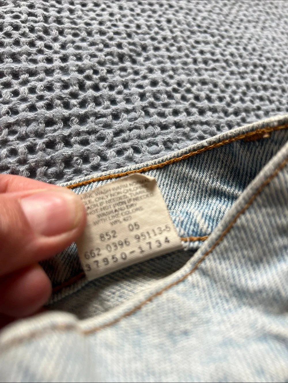 Levi's Light Blue 950 Relaxed Fit Denim Shorts - Picture 3 of 5